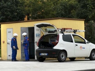 Enel taglia piante nei pressi delle linee elettriche a San Biagio della Valle Prosegue il piano Enel per il potenziamento della rete