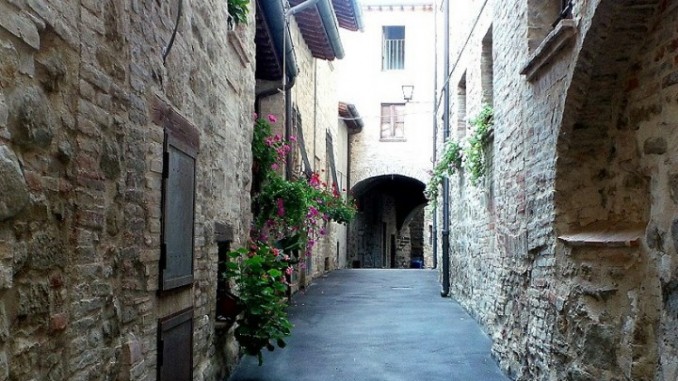 Un nuovo tabernacolo per Bettona, presentazione. Per l'evento “Bagliori antichi e contemporanei: un nuovo tabernacolo"Un nuovo tabernacolo per Bettona, presentazione. Per l'evento “Bagliori antichi e contemporanei: un nuovo tabernacolo"