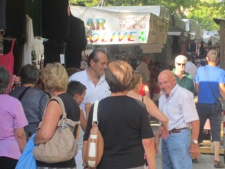 Saranno oltre 80 le bancarelle che daranno vita a La Fiera grande d'Estate, la mostra mercato in programma domenica 2 agosto a Torgiano. Si potranno trovare circa 60 banchi di articoli di abbigliamento (uomo, donna e bambino), intimo, calzature, pelletteria, casalinghi, biancheria per la casa, articoli da regalo e prodotti tipici locali.