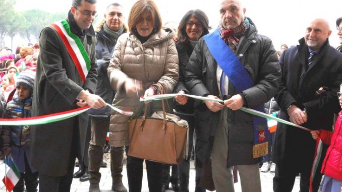 Presidente Catiuscia Marini inaugura scuola primaria Collepepe