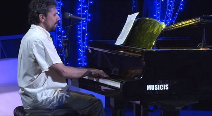 Mario Donatone, in trio alla Penisola Country sul lago di Corbara L'atmosfera è quella di una fresca e spontanea combinazione di intensità musicale e capacità di coinvolgere e fare spettacolo
