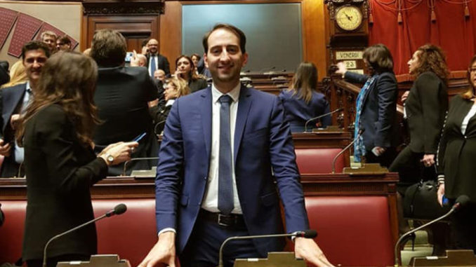Vota alle primarie del PD, direttivo Lega sospende l’assessore