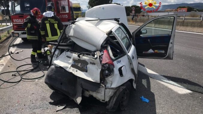 Incidente sulla E45, scontro tra auto e mezzo pesante, un ferito