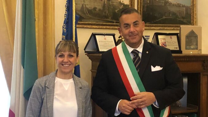 A Todi sarà inaugurata una panchina viola, simbolo di gentilezza