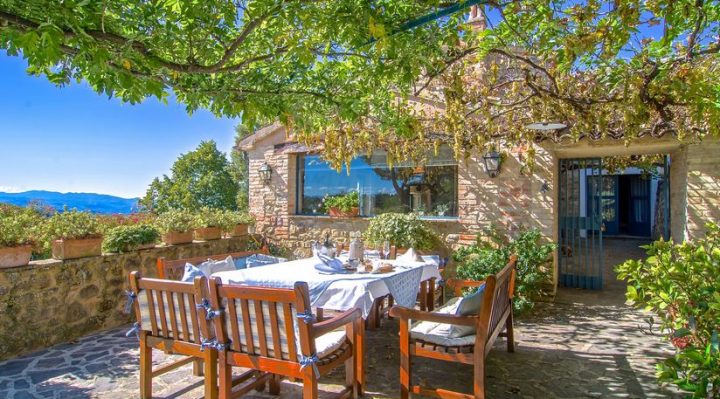 A Todi un set per raccontare le vacanze da favola nelle ville umbre. Le riprese inizieranno martedì 8 giugno 