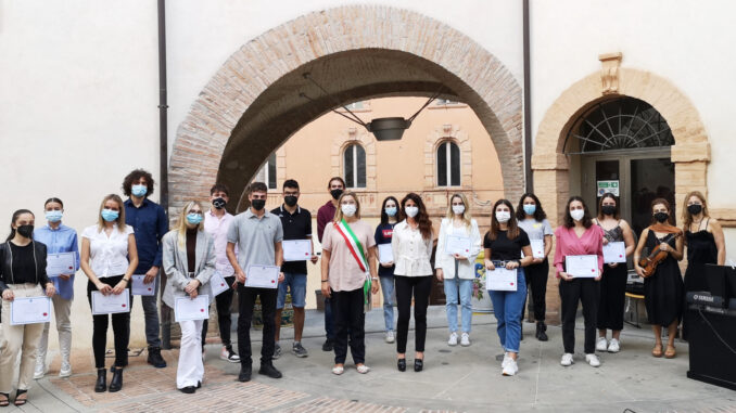 Assegnate borse di studio universitarie intitolate al maestro Sargentini a quattro studentesse marscianesi