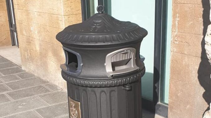 Todi, installati venti nuovi cestini porta rifiuti nel centro storico