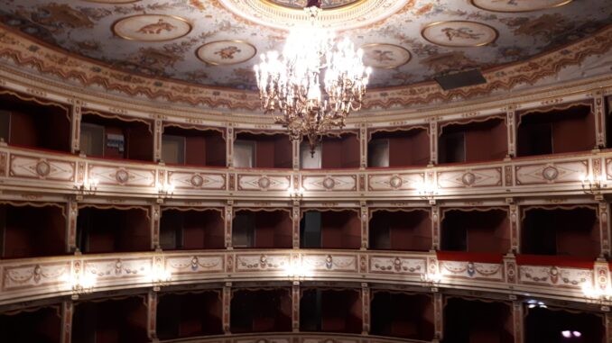 Todi, oltre 300 abbonamenti alla stagione teatrale