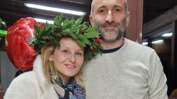 La sorpresa d'amore di Danilo, Eleonora ripete la tesi di laurea dopo 11 anni