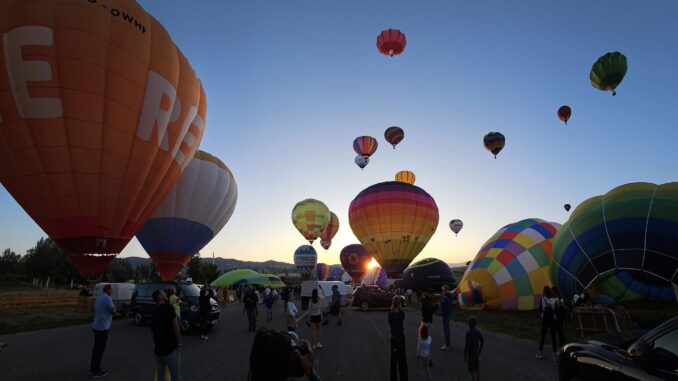 Le mongolfiere hanno colorato i cieli dell'Umbria, spettacolo unico e suggestivo