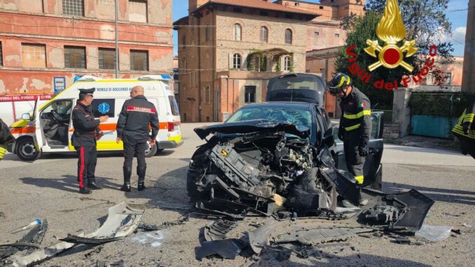 Incidente stradale a Todi, tre feriti estratti dalle forze di soccorso