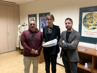 Consegnate all'assessore Agabiti 4mila firme per stoppare il dimensionamento scolastico