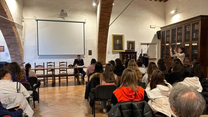 La Polizia devianze giovanili: dialogo studenti Liceo Jacopone