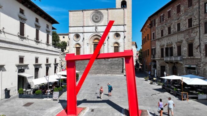 Todi ospita mostra di Mark di Suvero "Spacetime" fino al 27 ottobre