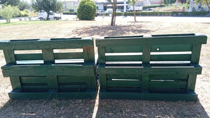 Marsciano: polemica nuove panchine area verde di via Cruciani