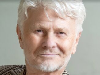 Ron si Esibisce al Teatro Comunale di Todi per "Moon in Canto"