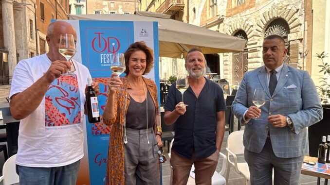Todi Festival 2024, inaugurazione con "Non si fa così", con Lucrezia Lante della Rovere