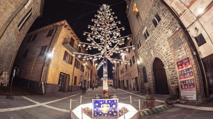 Deruta accende l'Albero di Natale in Ceramica