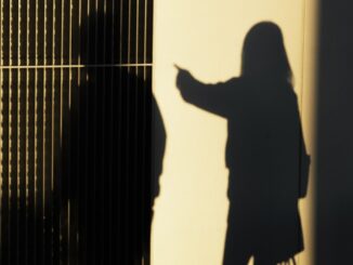 Minacce e persecuzioni alla moglie: arresti domiciliari per uomo
