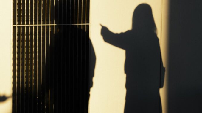 Minacce e persecuzioni alla moglie: arresti domiciliari per uomo