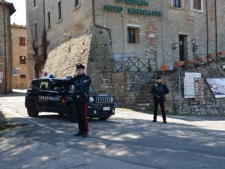 Picchia compagna e simula. Lei in terapia intensiva e lui arrestato