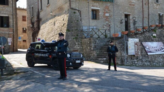 Picchia compagna e simula. Lei in terapia intensiva e lui arrestato