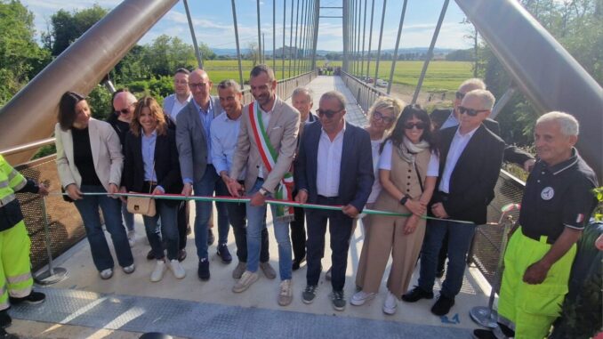Inaugurata a Torgiano la passerella ciclopedonale sul Tevere