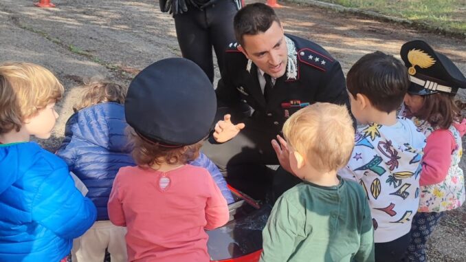 Todi: Carabinieri incontrano i bambini della scuola dell’infanzia di Broglino