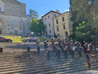 Todi accoglie la Fanfara dei Carabinieri in sfilata solenne