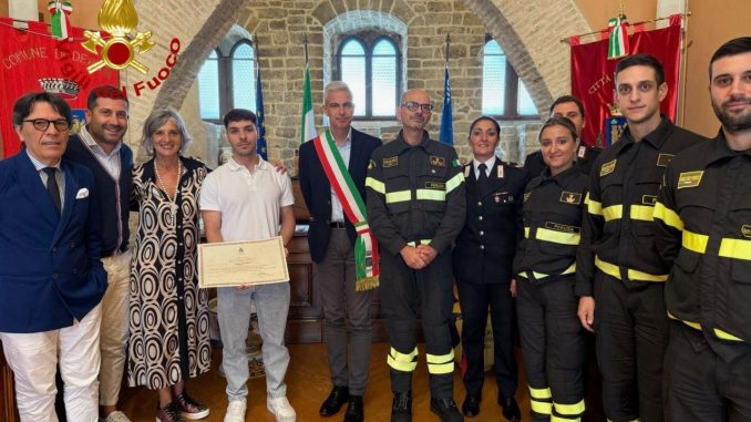 Deruta premia Vigile del Fuoco per rapido intervento a furto