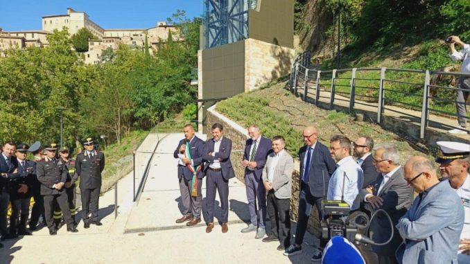Todi inaugura ascensore meccanizzato con il Ministro Salvini