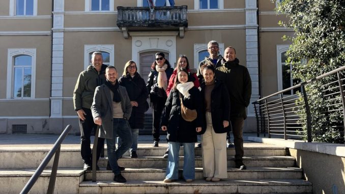 Marsciano, sei genitori eletti riportano la scuola al centro