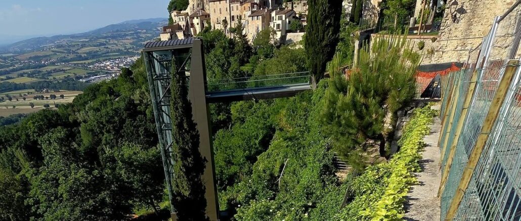 Todi restaura le mura urbiche con fondi per sicurezza
